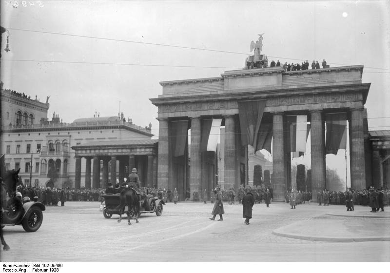 1920s Berlin: 50+ Historical Photos Showing Everyday Life In Berlin After World War I