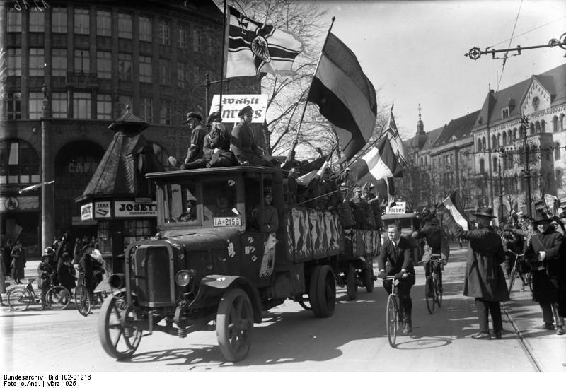 1920s Berlin: 50+ Historical Photos Showing Everyday Life In Berlin After World War I