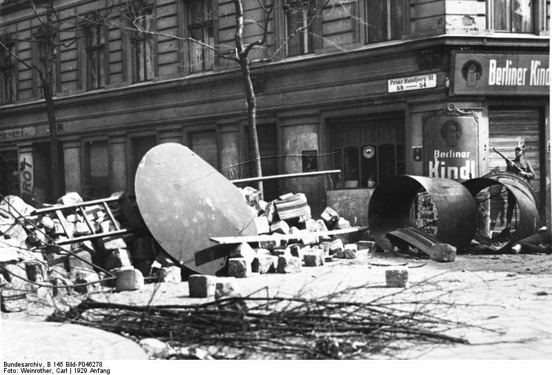 1920s Berlin: 50+ Historical Photos Showing Everyday Life In Berlin After World War I