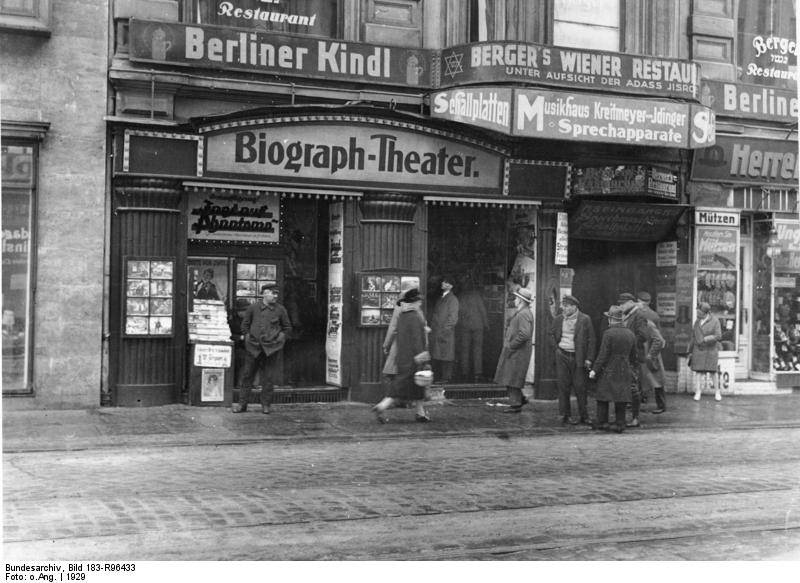 1920s Berlin: 50+ Historical Photos Showing Everyday Life In Berlin After World War I