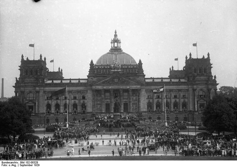 1920s Berlin: 50+ Historical Photos Showing Everyday Life In Berlin After World War I