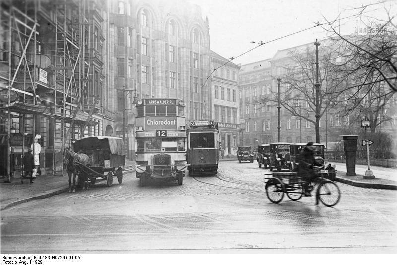 1920s Berlin: 50+ Historical Photos Showing Everyday Life In Berlin After World War I