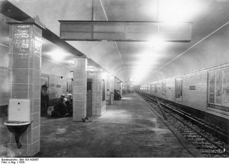 1920s Berlin: 50+ Historical Photos Showing Everyday Life In Berlin After World War I