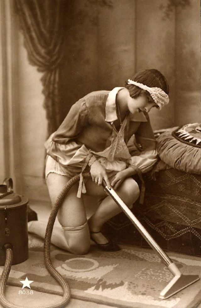 Vintage Sensual Maids: 50+ Provocative Photos Of Naughty Flappers From The 1920s