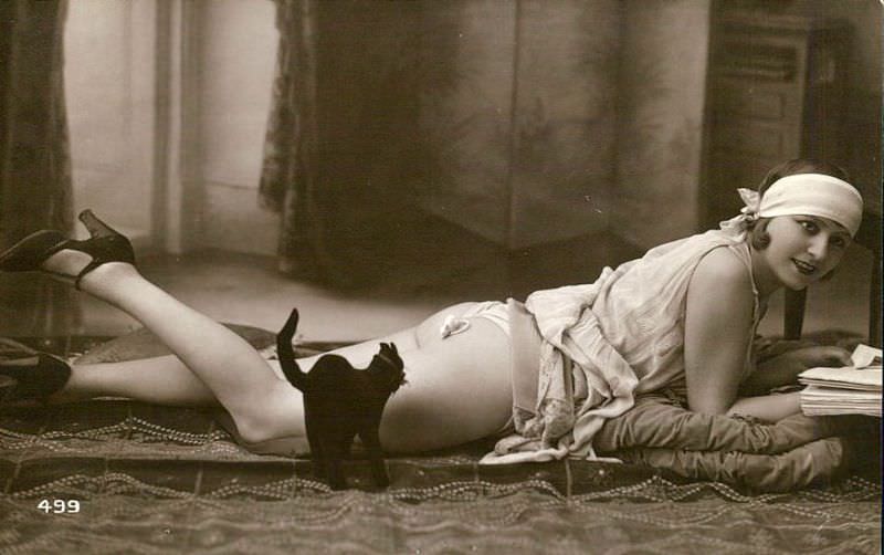 Vintage Sensual Maids: 50+ Provocative Photos Of Naughty Flappers From The 1920s