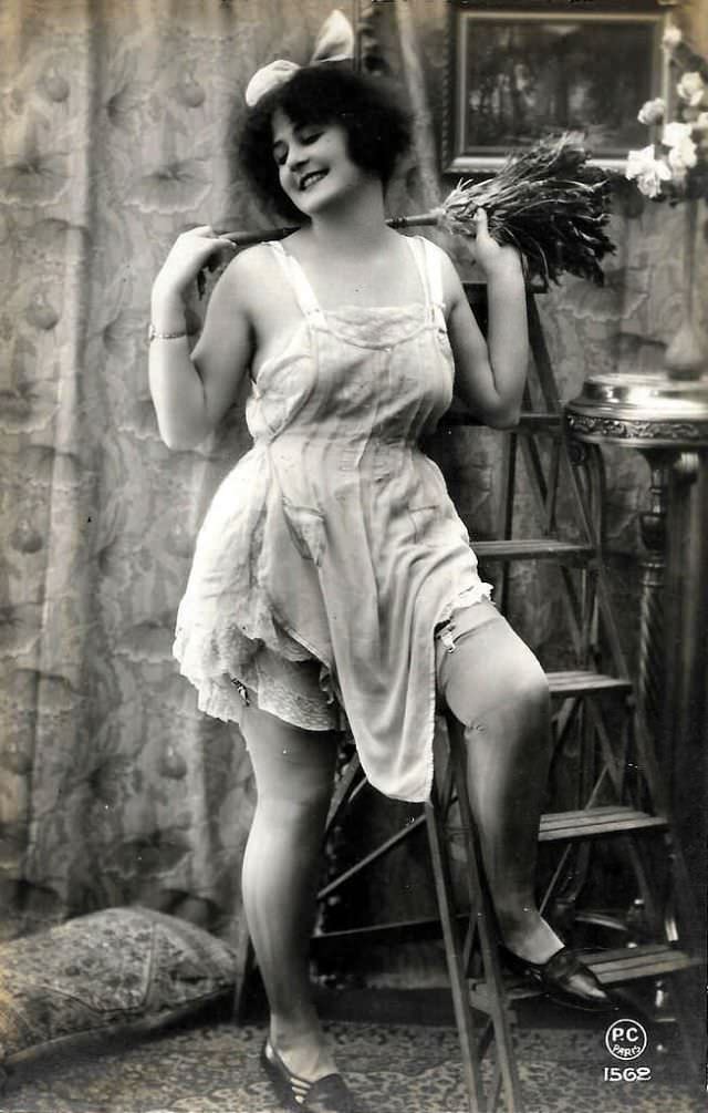 Vintage Sensual Maids: 50+ Provocative Photos Of Naughty Flappers From The 1920s