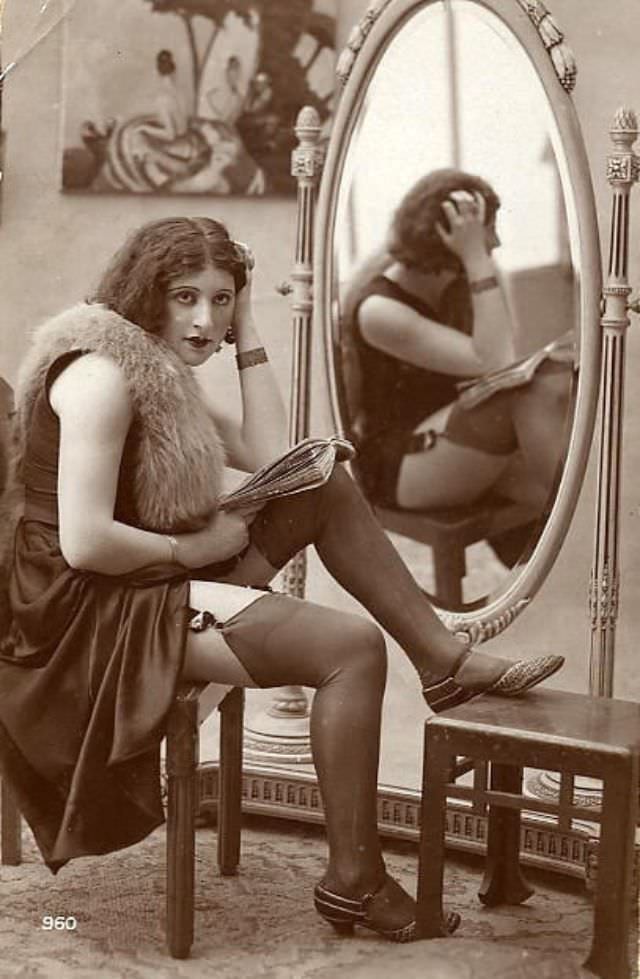 Vintage Sensual Maids: 50+ Provocative Photos Of Naughty Flappers From The 1920s