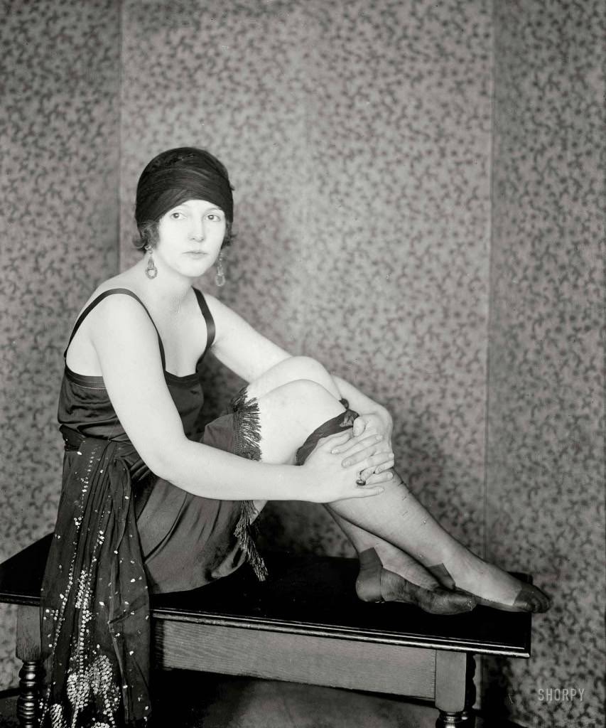 Vintage Sensual Maids: 50+ Provocative Photos Of Naughty Flappers From The 1920s