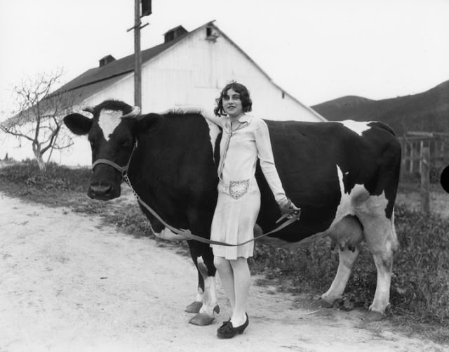 Vintage Sensual Maids: 50+ Provocative Photos Of Naughty Flappers From The 1920s