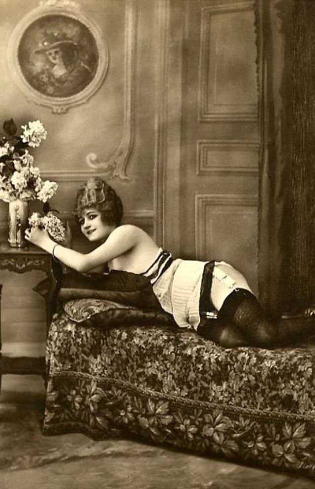 Vintage Sensual Maids: 50+ Provocative Photos Of Naughty Flappers From The 1920s