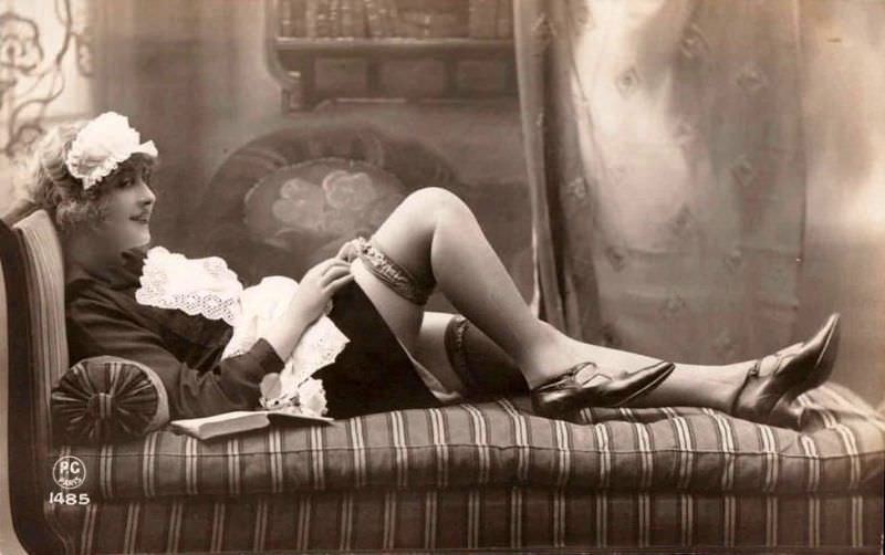 Vintage Sensual Maids: 50+ Provocative Photos Of Naughty Flappers From The 1920s