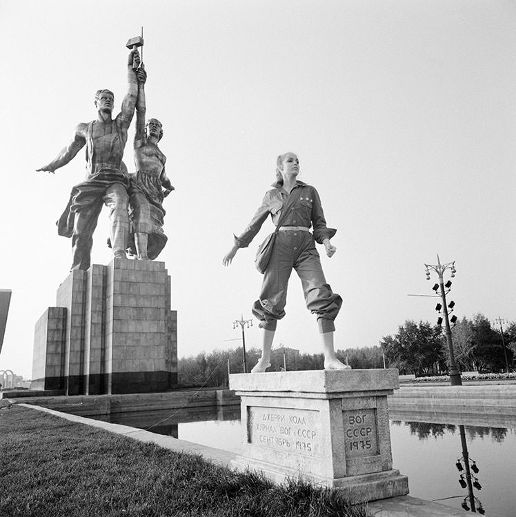 Jerry Hall poses next to a Soviet monument in Russia, 1975