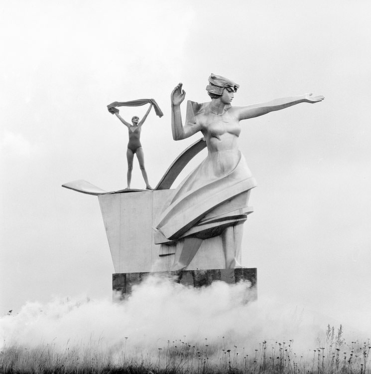 Jerry Hall poses next to a Soviet monument in Russia, 1975