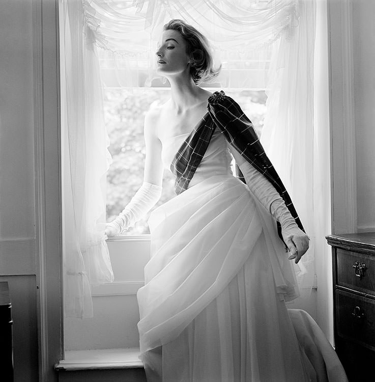 Wenda Parkinson, photographed for Vogue magazine, 1952