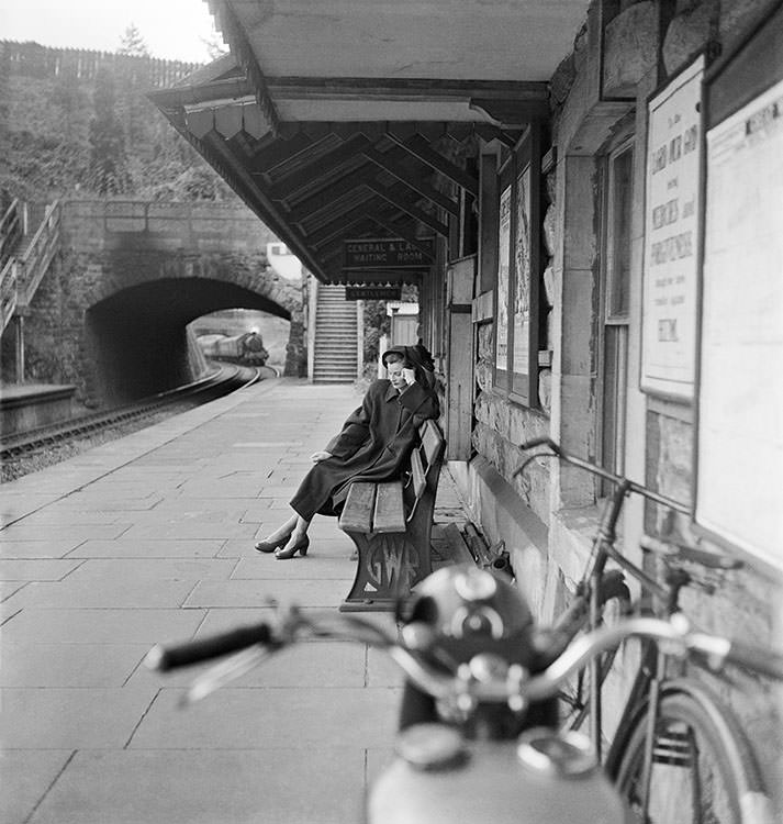 wenda Parkinson wearing a coat by Aquascutum and hat, 1947