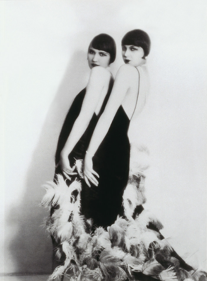 Flapper Fashion at The Beginning Of 1920s