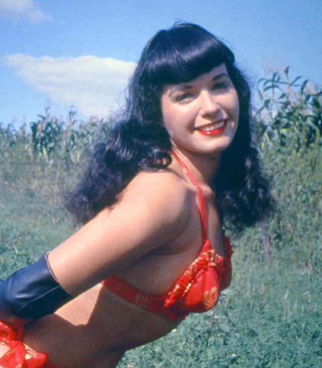 Queen of Pinups: 50+ Fascinating Photos Of Bettie Page