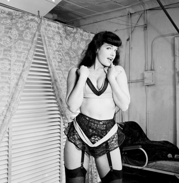 Queen of Pinups: 50+ Fascinating Photos Of Bettie Page