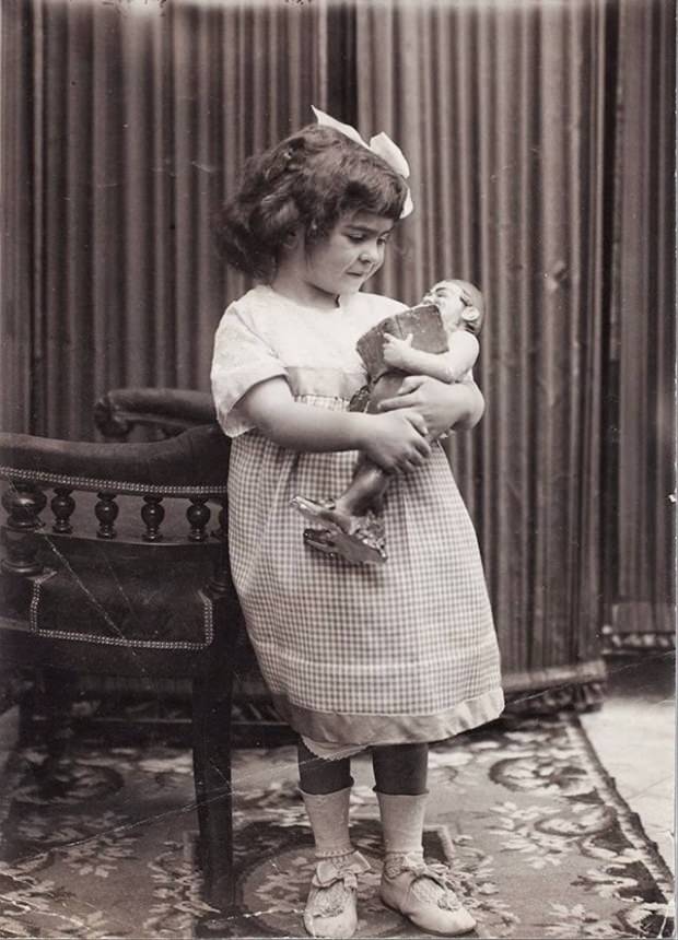 Frida Kahlo at age of four, 1911