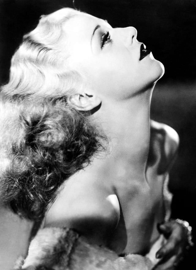 Timeless Beauty: 50+ Glamorous Photos Of Ginger Rogers In The 1930s