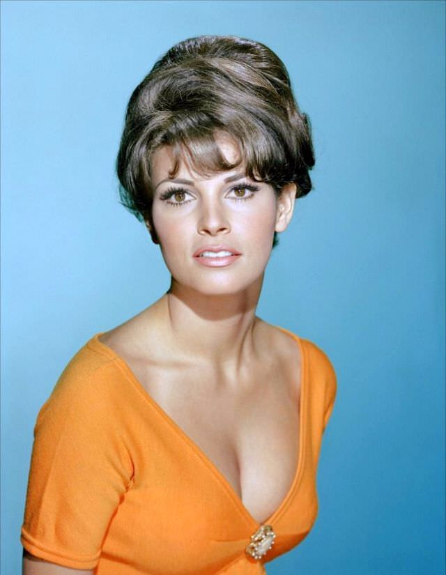 The Timeless Beauty of Young Raquel Welch: A Journey Through Her Early Years