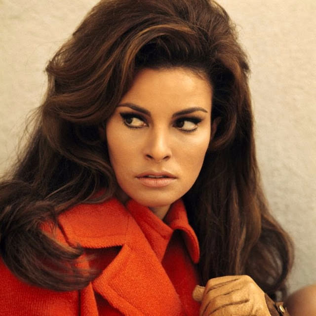 The Timeless Beauty of Young Raquel Welch: A Journey Through Her Early Years