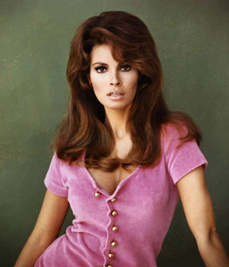 The Timeless Beauty of Young Raquel Welch: A Journey Through Her Early Years