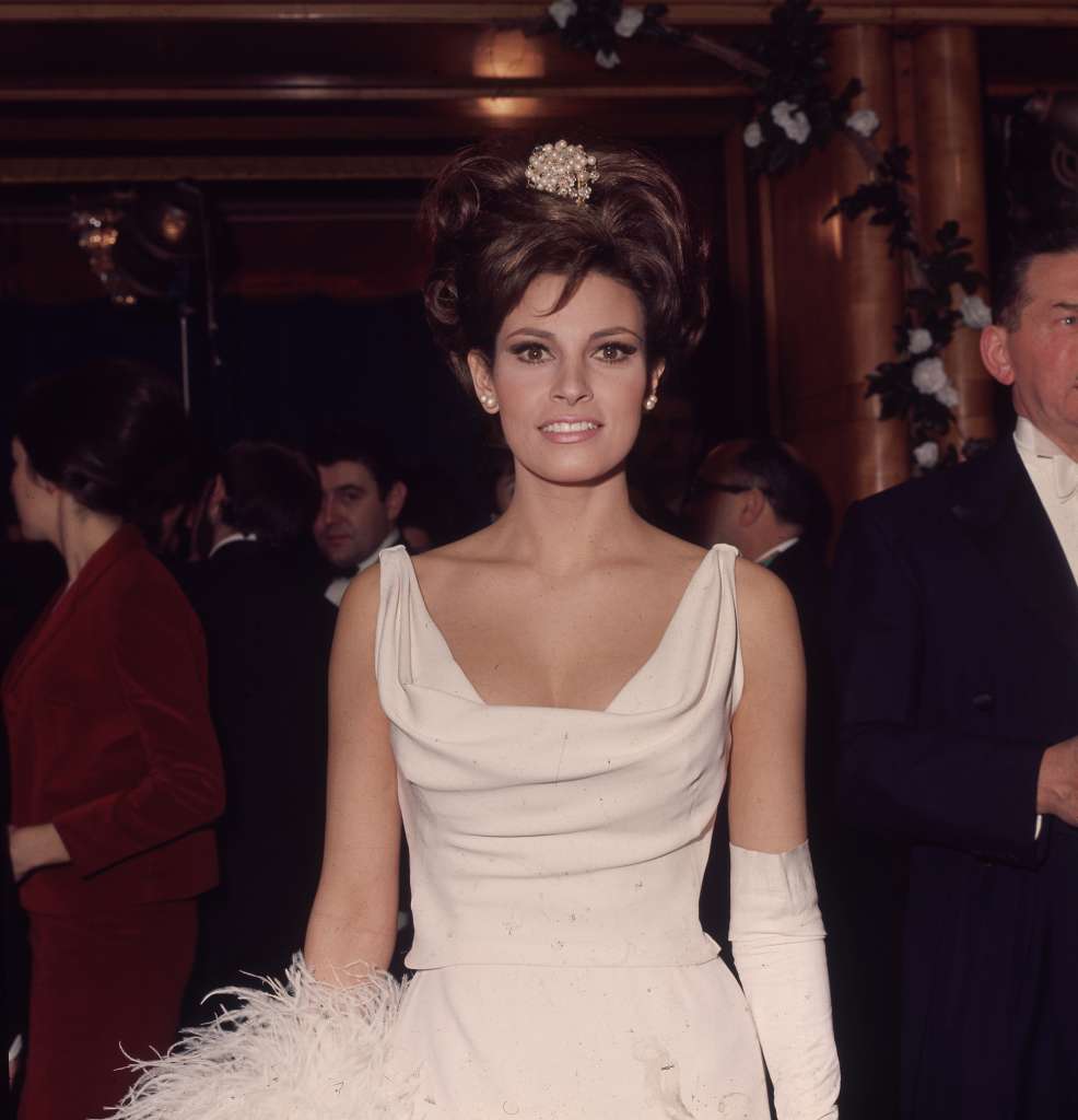 The Timeless Beauty of Young Raquel Welch: A Journey Through Her Early Years