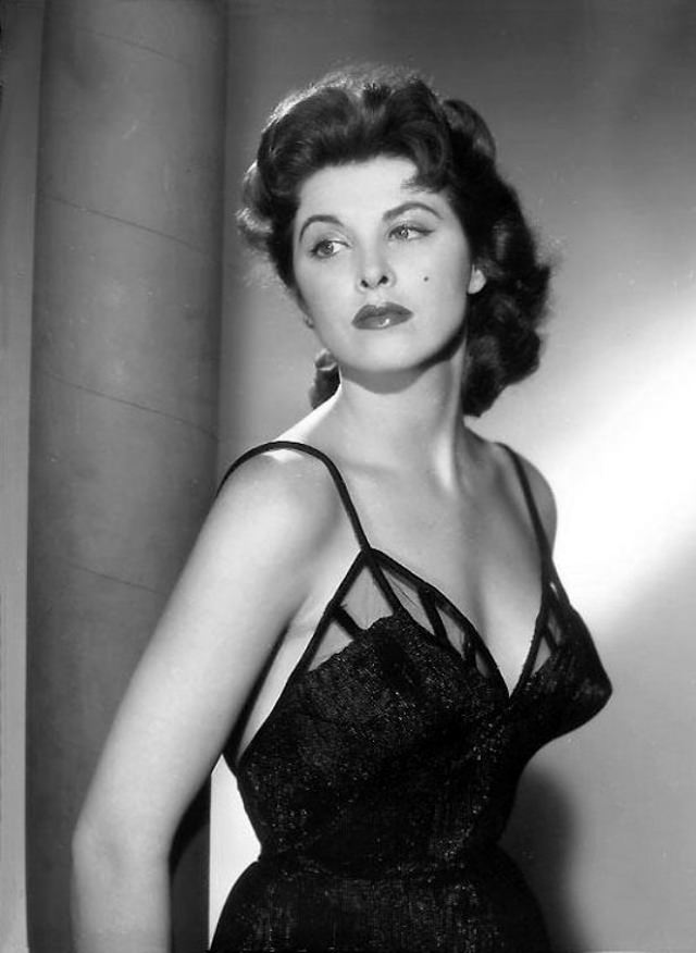 Beautiful Redhead Glamour Doll: 50+ Fabulous Photos Of Tina Louise From 1950s And 1960s