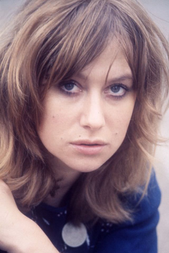 50+ Glamorous Photos Of Young Helen Mirren From 1960s & 1970s