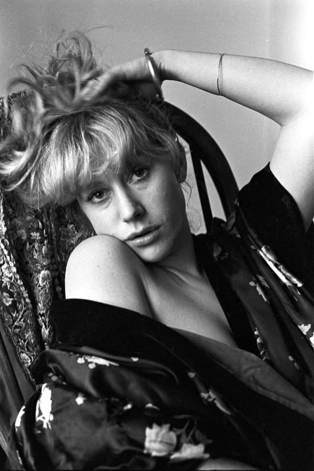 50+ Glamorous Photos Of Young Helen Mirren From 1960s & 1970s