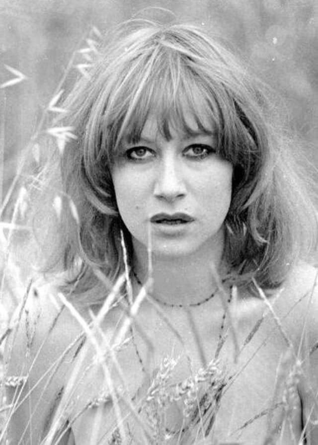 50+ Glamorous Photos Of Young Helen Mirren From 1960s & 1970s