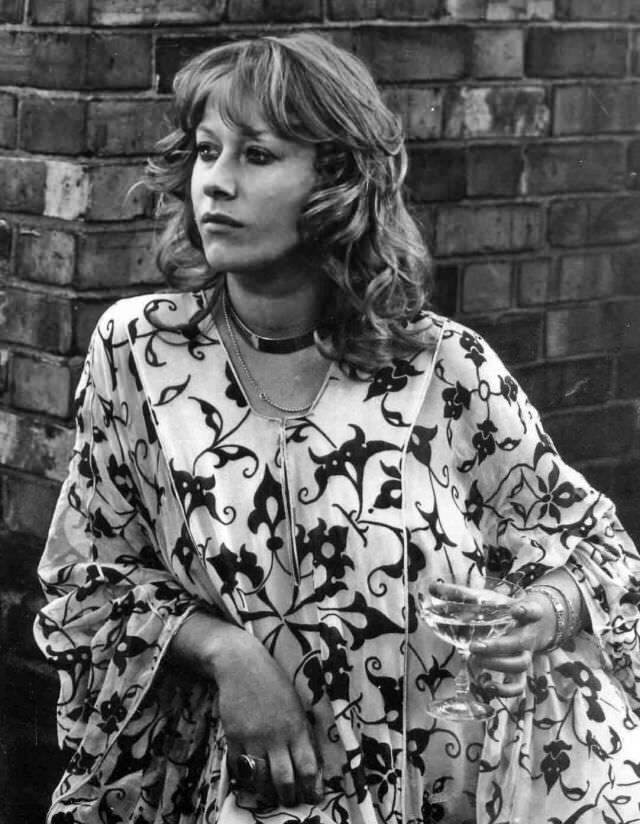 50+ Glamorous Photos Of Young Helen Mirren From 1960s & 1970s