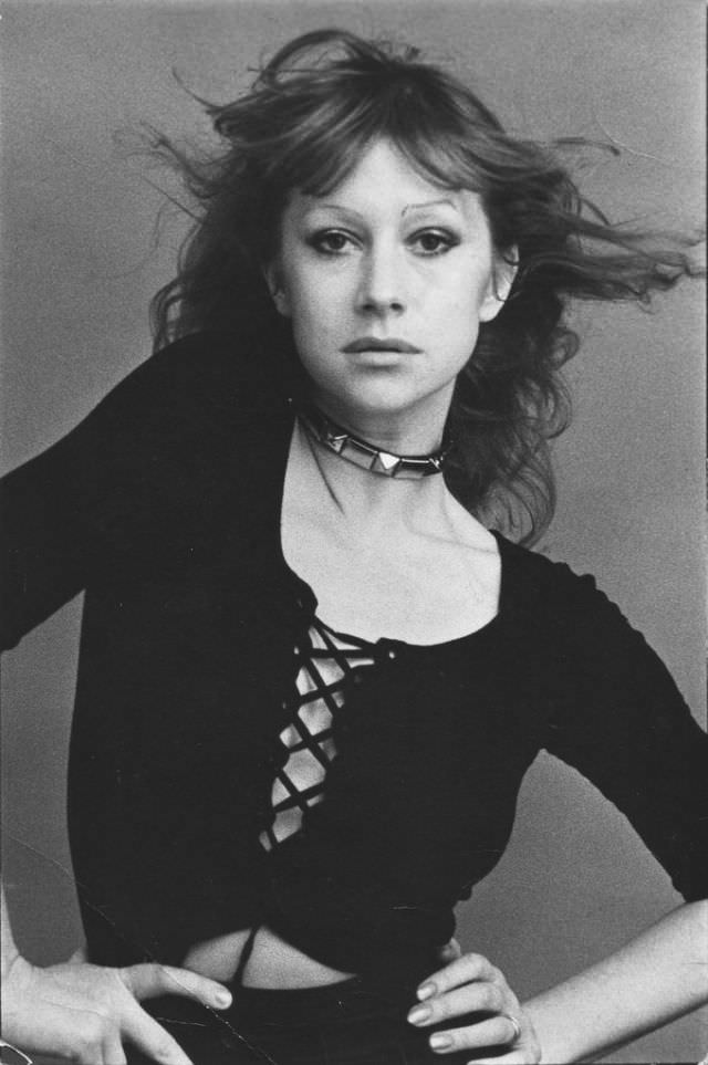 50+ Glamorous Photos Of Young Helen Mirren From 1960s & 1970s