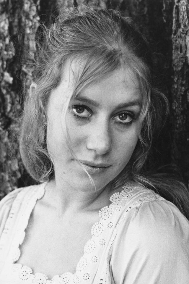 50+ Glamorous Photos Of Young Helen Mirren From 1960s & 1970s