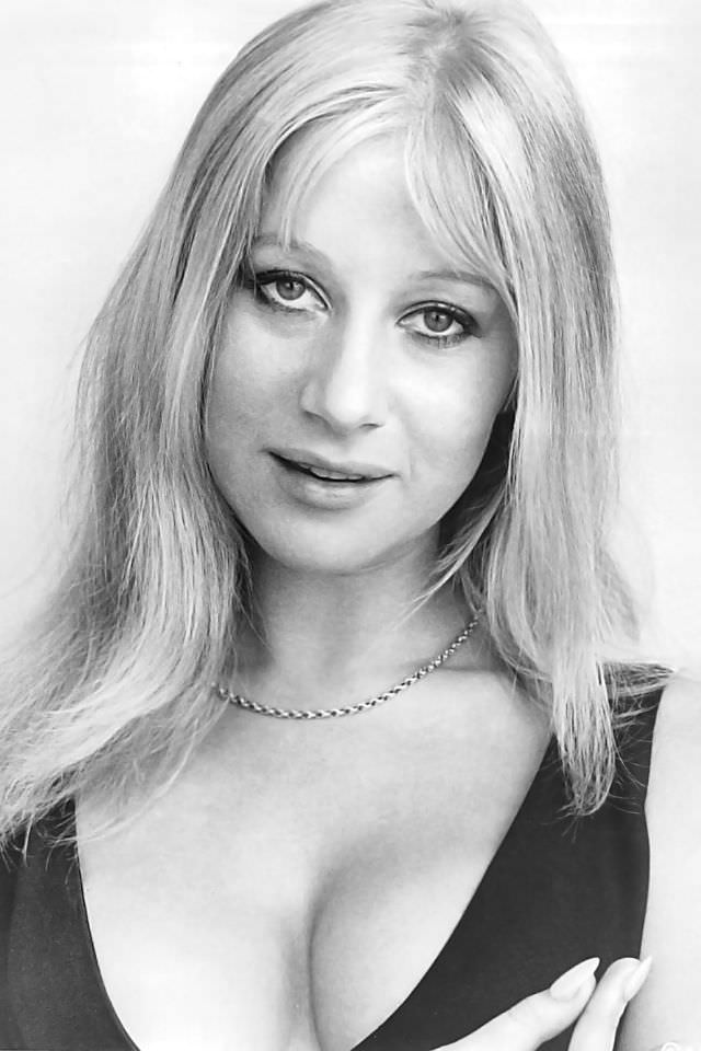 50+ Glamorous Photos Of Young Helen Mirren From 1960s & 1970s