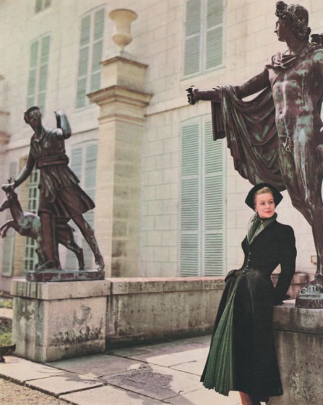 Dior's 'New Look' coat in black wool crépe, Paris, 1947