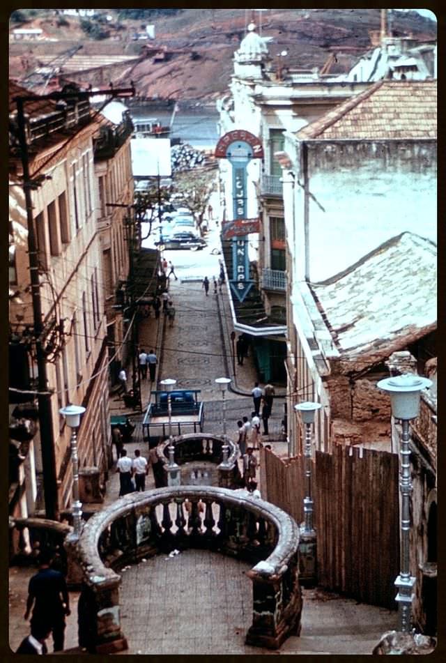 Espírito Santo, Vitoria, Maria Ortiz Staircase going down to Av. Jeronimo, Italian restaurant to the right