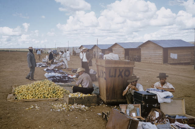 Workers selling fruits near the site of Brasilia.