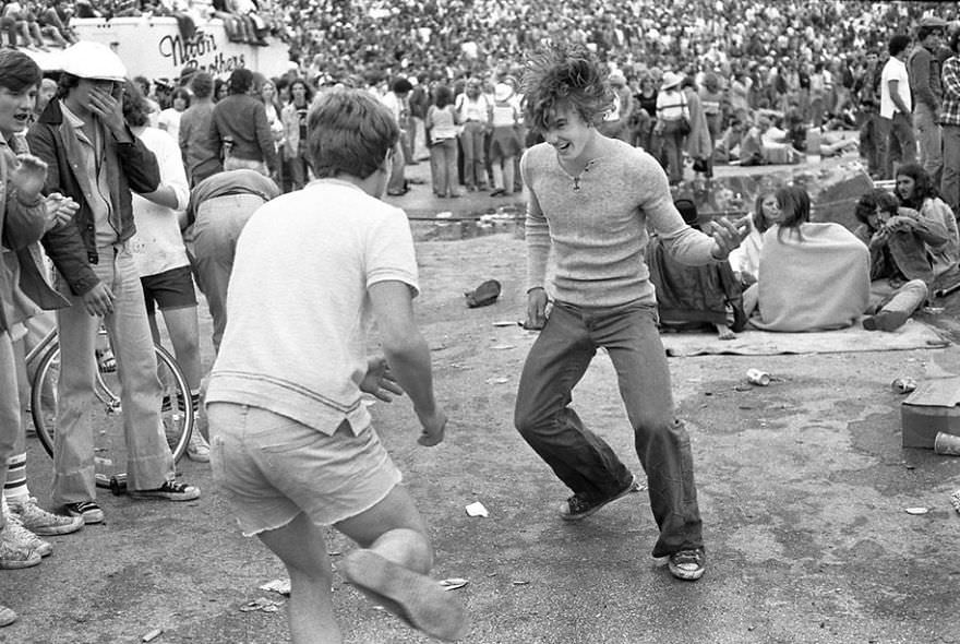 50+ Intimate Portraits That Capture 70s Youth Culture By Joseph Szabo