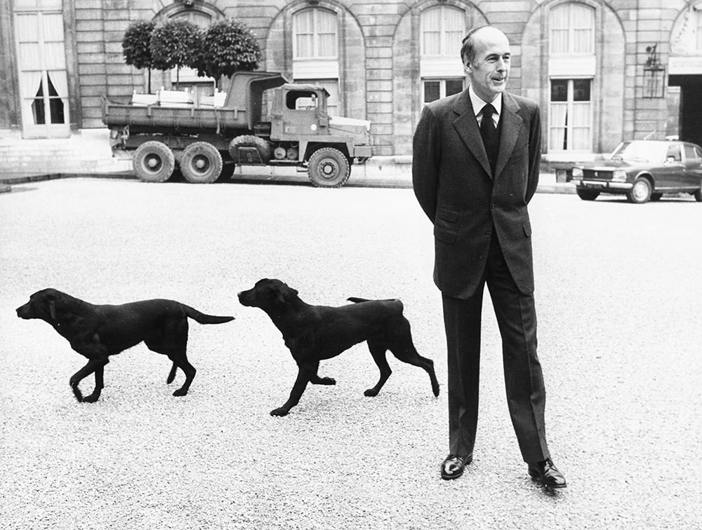 Valery Giscard D'Estaing with his dogs