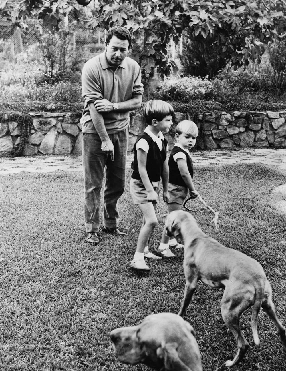 Alfonso de Hohenlohe and children playing with dogs