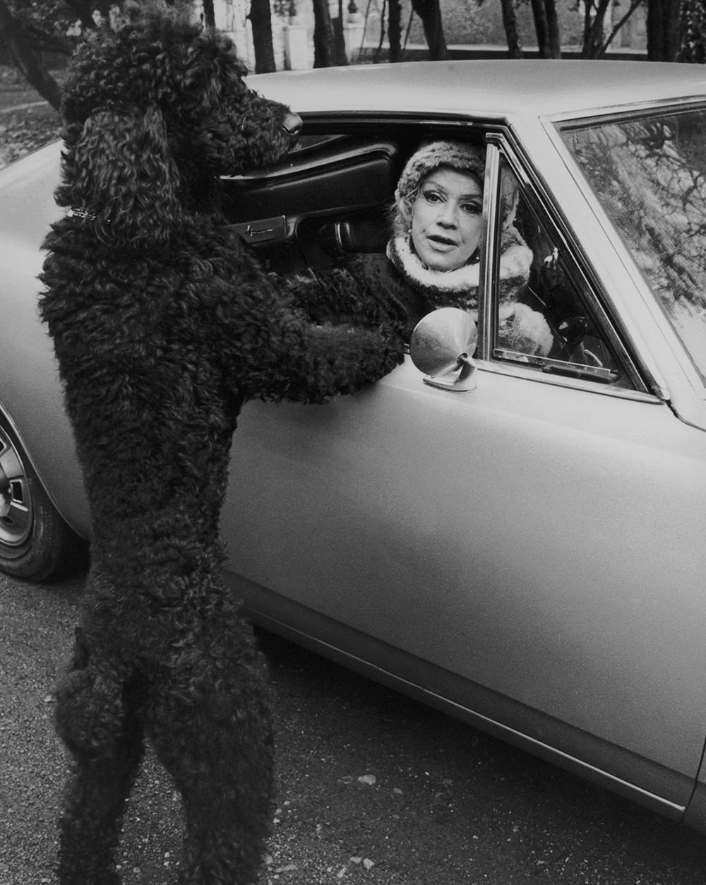 Dorothy Squires and her dog