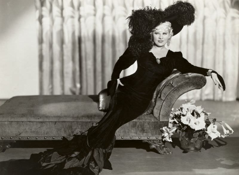 Ultimate Sex Symbols Of Classic Hollywood: 50+ Gorgeous Photos of Mae West From the 1930s