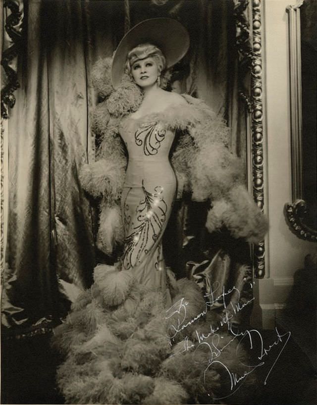 Ultimate Sex Symbols Of Classic Hollywood: 50+ Gorgeous Photos of Mae West From the 1930s