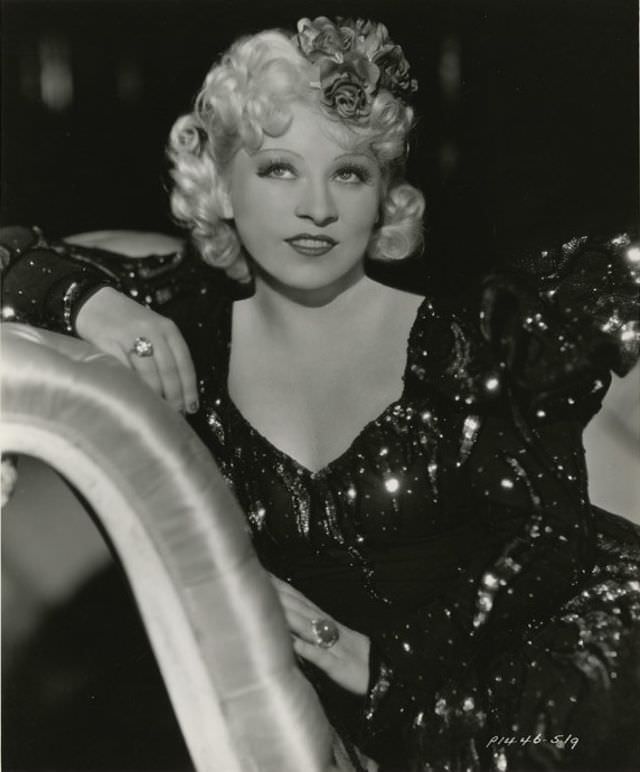 Ultimate Sex Symbols Of Classic Hollywood: 50+ Gorgeous Photos of Mae West From the 1930s