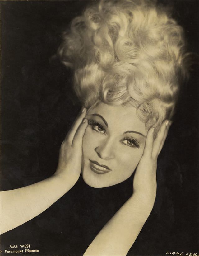 Ultimate Sex Symbols Of Classic Hollywood: 50+ Gorgeous Photos of Mae West From the 1930s