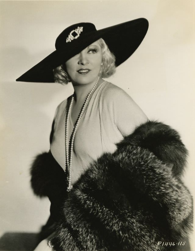 Ultimate Sex Symbols Of Classic Hollywood: 50+ Gorgeous Photos of Mae West From the 1930s