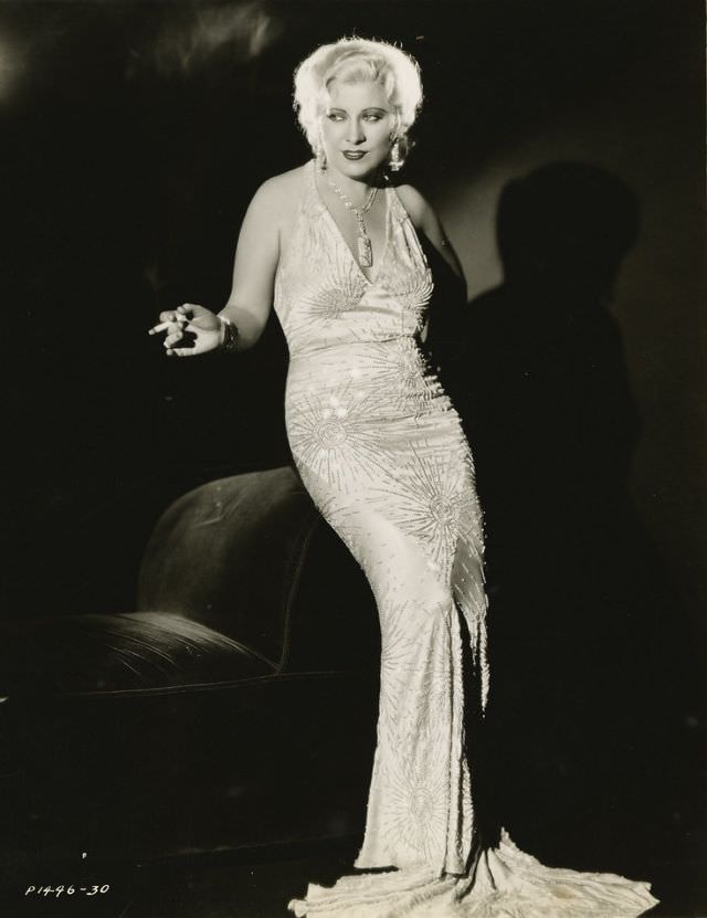 Ultimate Sex Symbols Of Classic Hollywood: 50+ Gorgeous Photos of Mae West From the 1930s