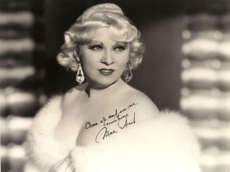 Ultimate Sex Symbols Of Classic Hollywood: 50+ Gorgeous Photos of Mae West From the 1930s